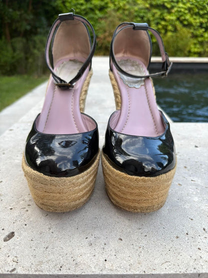 RED VALENTINO. Cuña esparto charol en negro. T 38