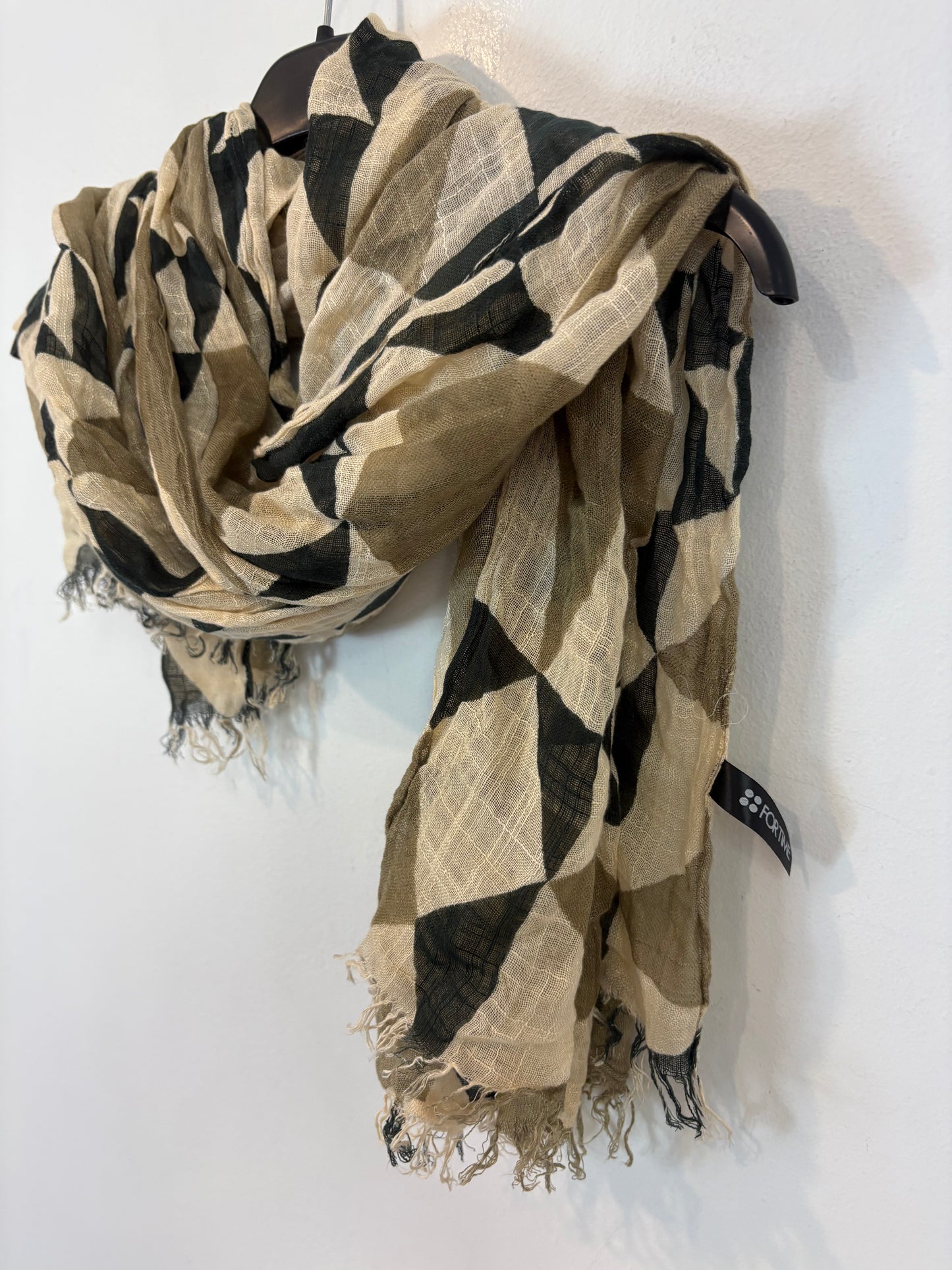 OTRAS. Fular estampado geométrico verdes