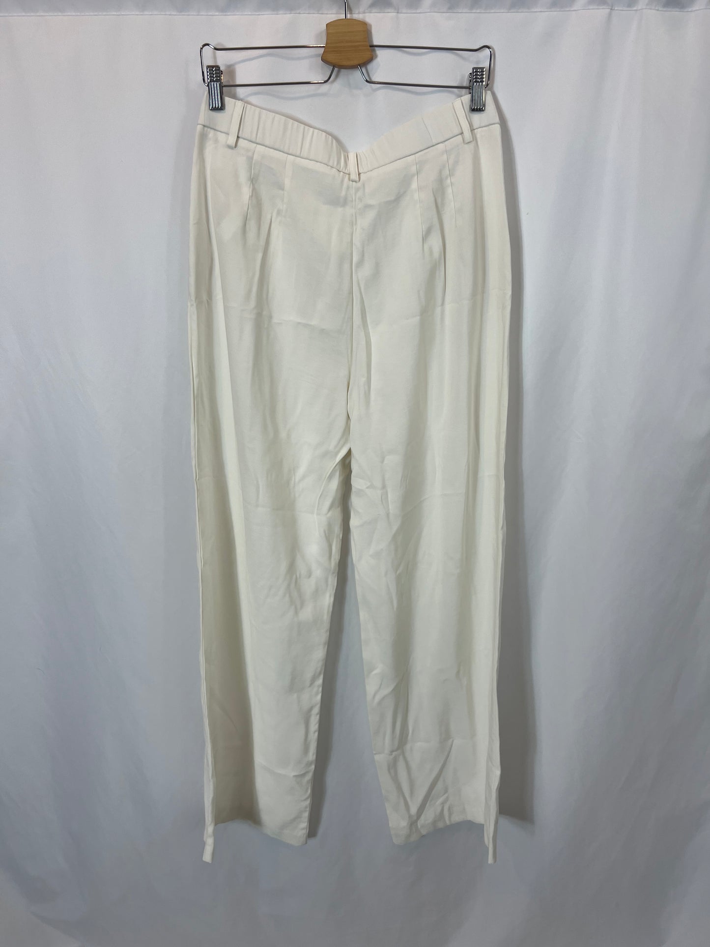 STRADIVARIUS. Flowy white wide-leg trousers. Size 42