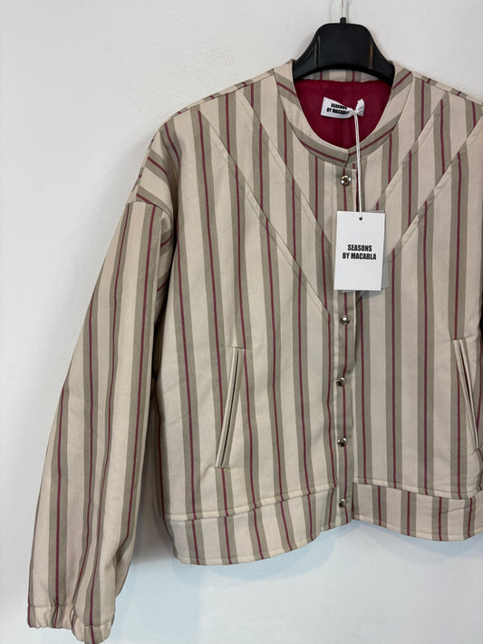 SEASONS BY MACABLA. Chaqueta estilo bomber rayas