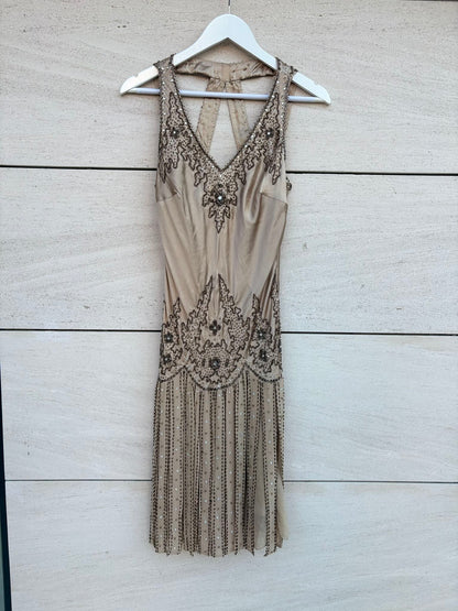 VERSACE Jeans Couture. Vestido de cóctel de seda beige con bordados