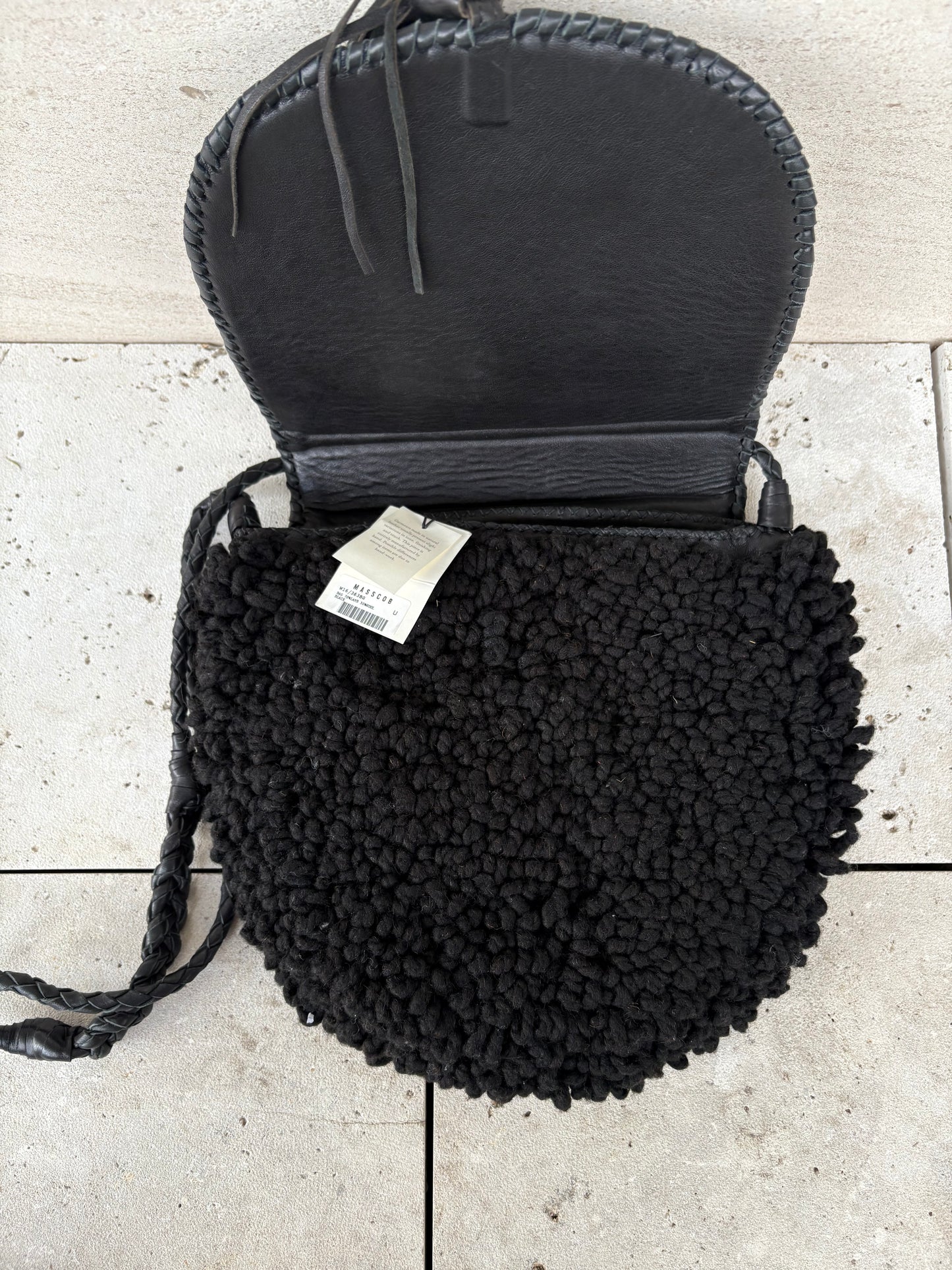 MASSCOB. Bolso piel y lana en negro