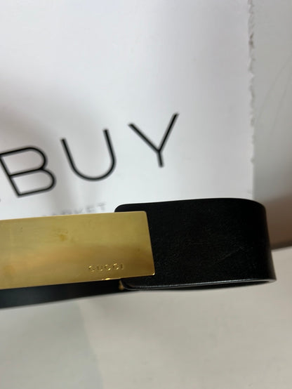 GUCCI. Cinturón piel negro hebilla dorada. T 90