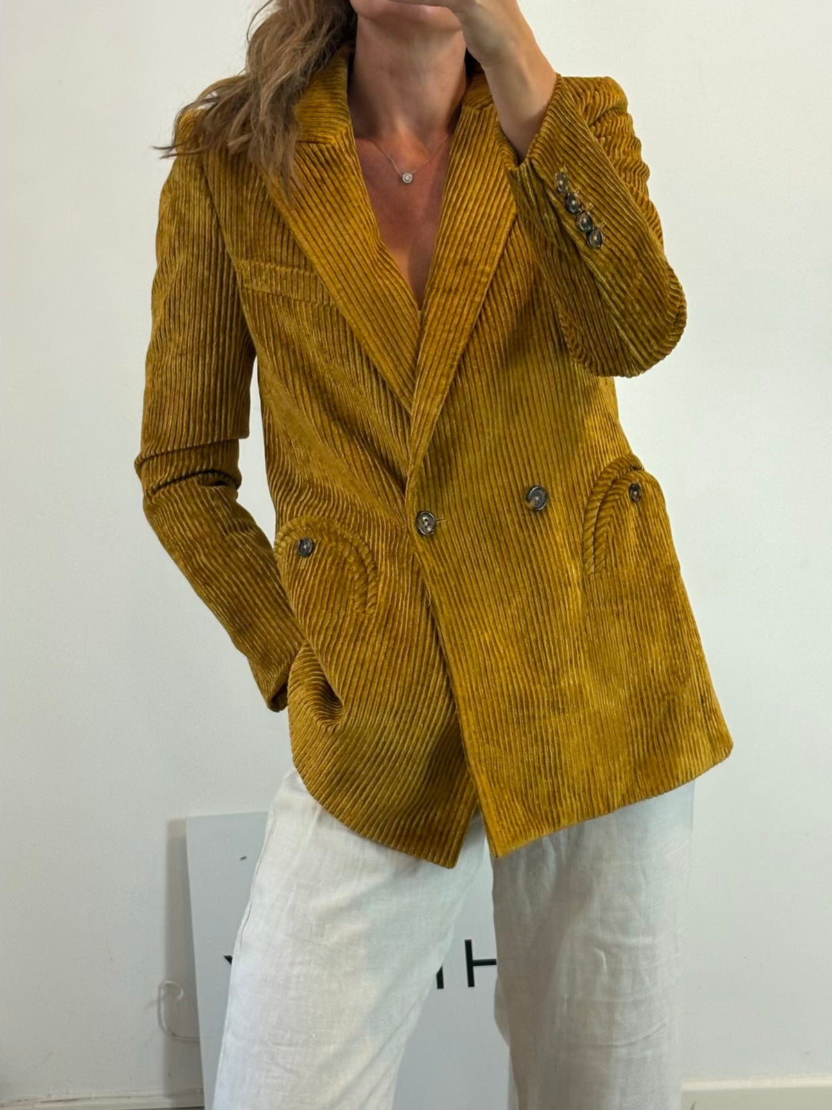 BLAZÉ MILANO. Modelo Everyday blazer pana camel