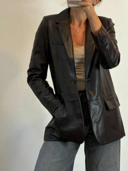 ZARA. Blazer marrón efecto piel