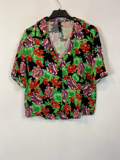 ZARA. blusa negra flores T.xs