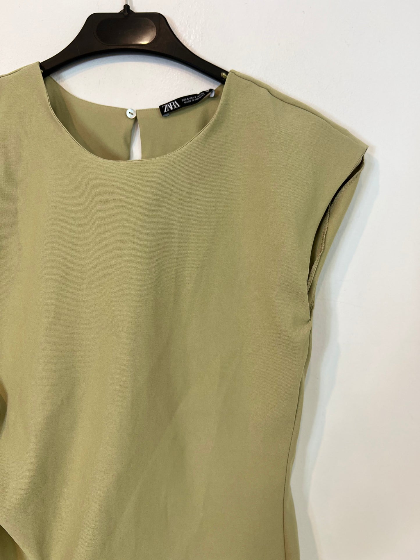 ZARA. Top verde oliva detalle fruncido T.s