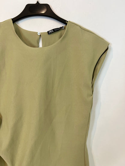 ZARA. Top verde oliva detalle fruncido T.s