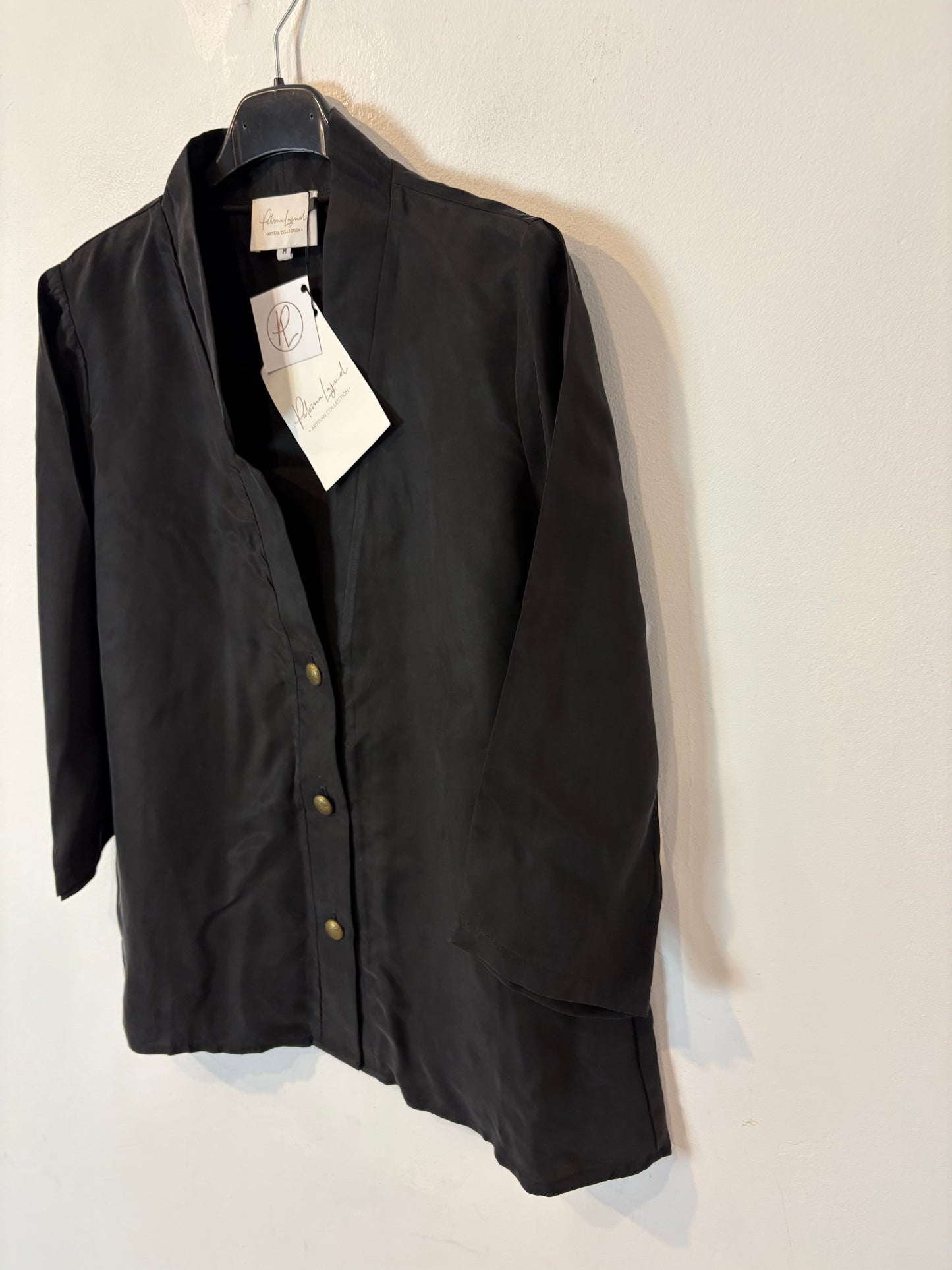 PALOMA LAYUD. Blusa negra cupró fluida