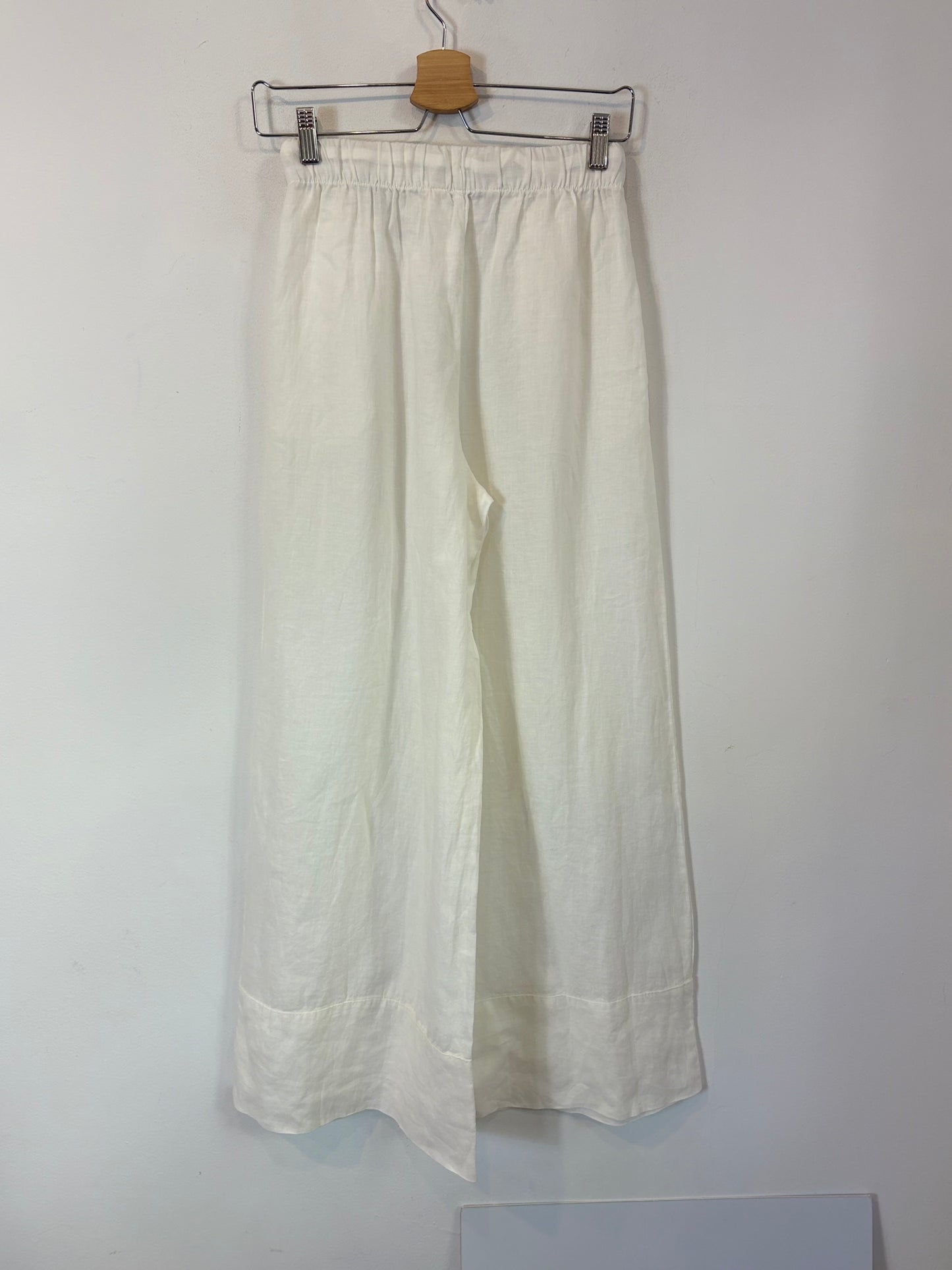 ZARA. Pantalón blanco lino fluido