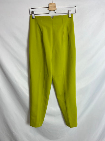 ZARA. Pantalón verde pistacho pinzas. T 36