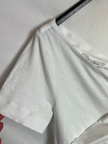 SCALPERS. White T-shirt with shoulder detail. TS