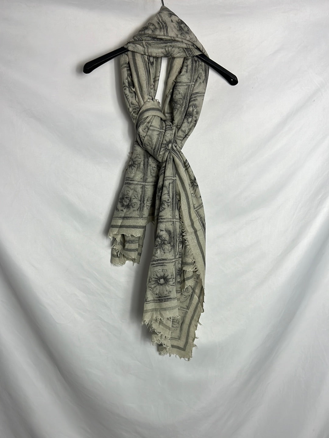 OTHER. Grey scarf with glitter thread designs