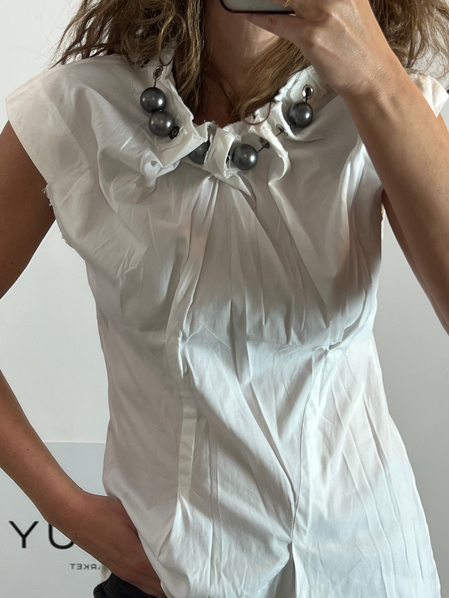 LOEWE. Top blanco detalle collar. T 38