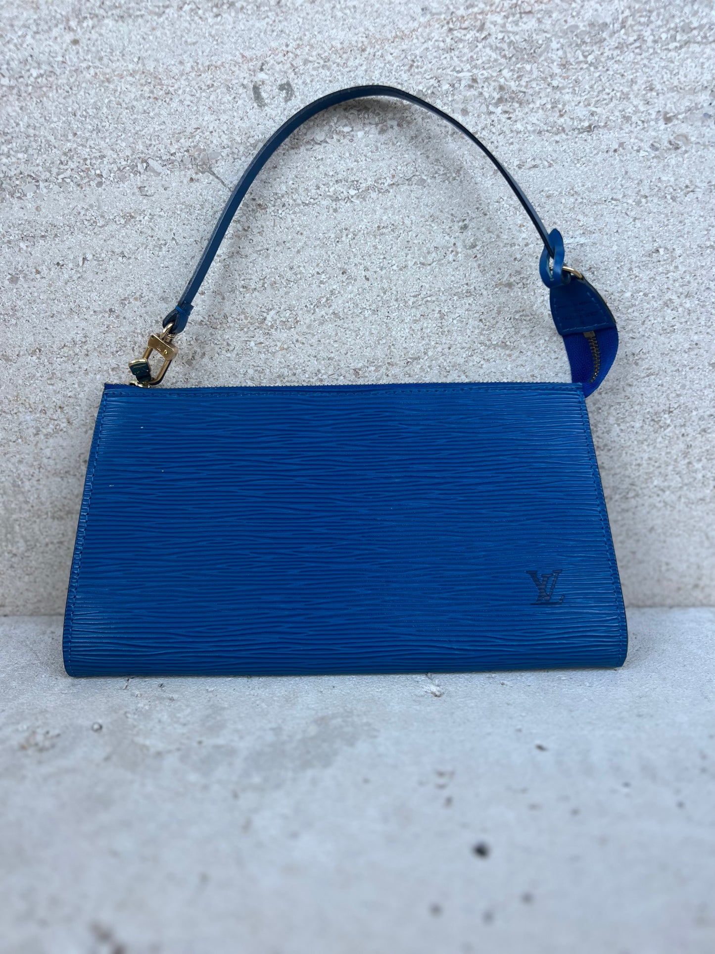 LOUIS VUITTON. Blue leather clutch bag