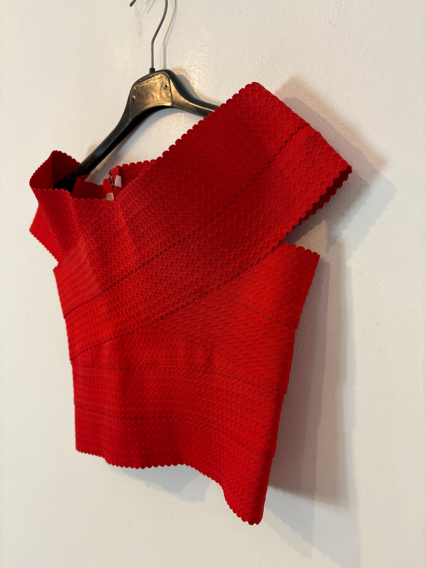 OTRAS. Top rojo elástico