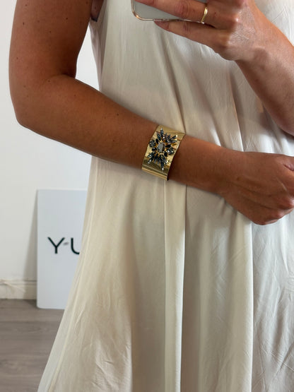 OTRAS. Pulsera dorada rígida