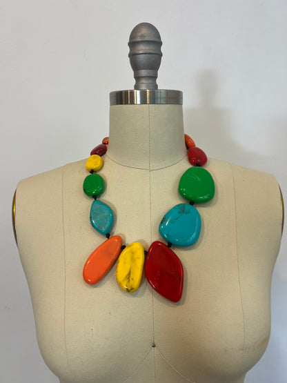 OTRAS. Collar piedras colores