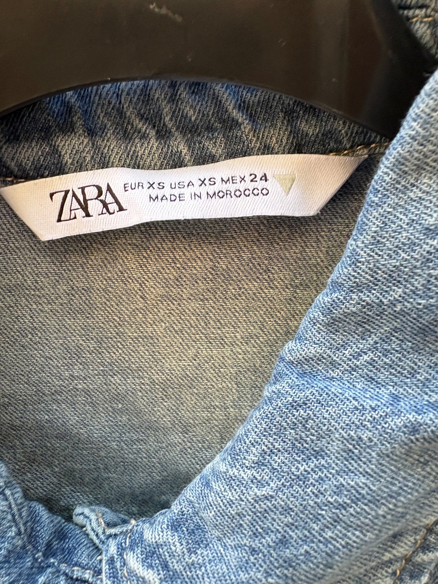 ZARA. Camisa denim crop. T XS