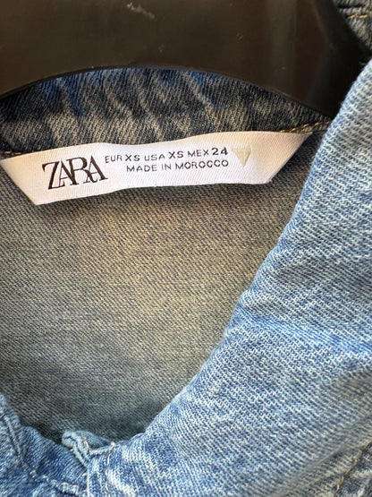 ZARA. Camisa denim crop. T XS