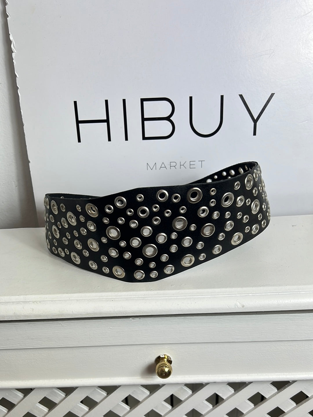 OTRAS. Cinturón asiemtrico tachuelas