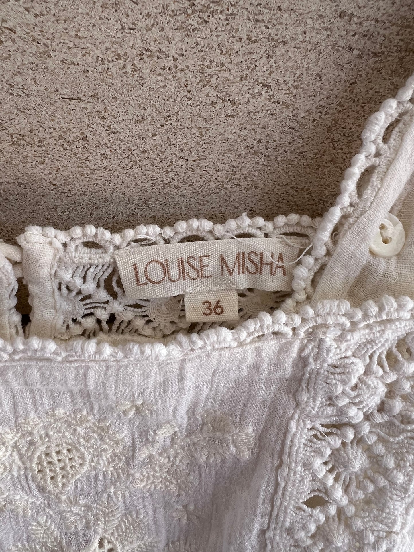 LOUISE MISHA. Top beige detalles croché T.36
