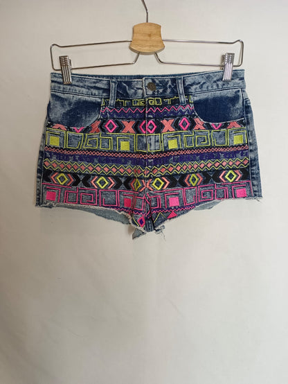 TOPSHOP. Embroidered shorts, size 38