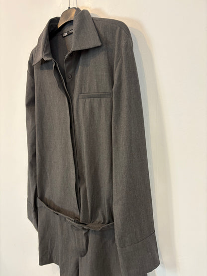 ZARA. Mono corto gris marengo