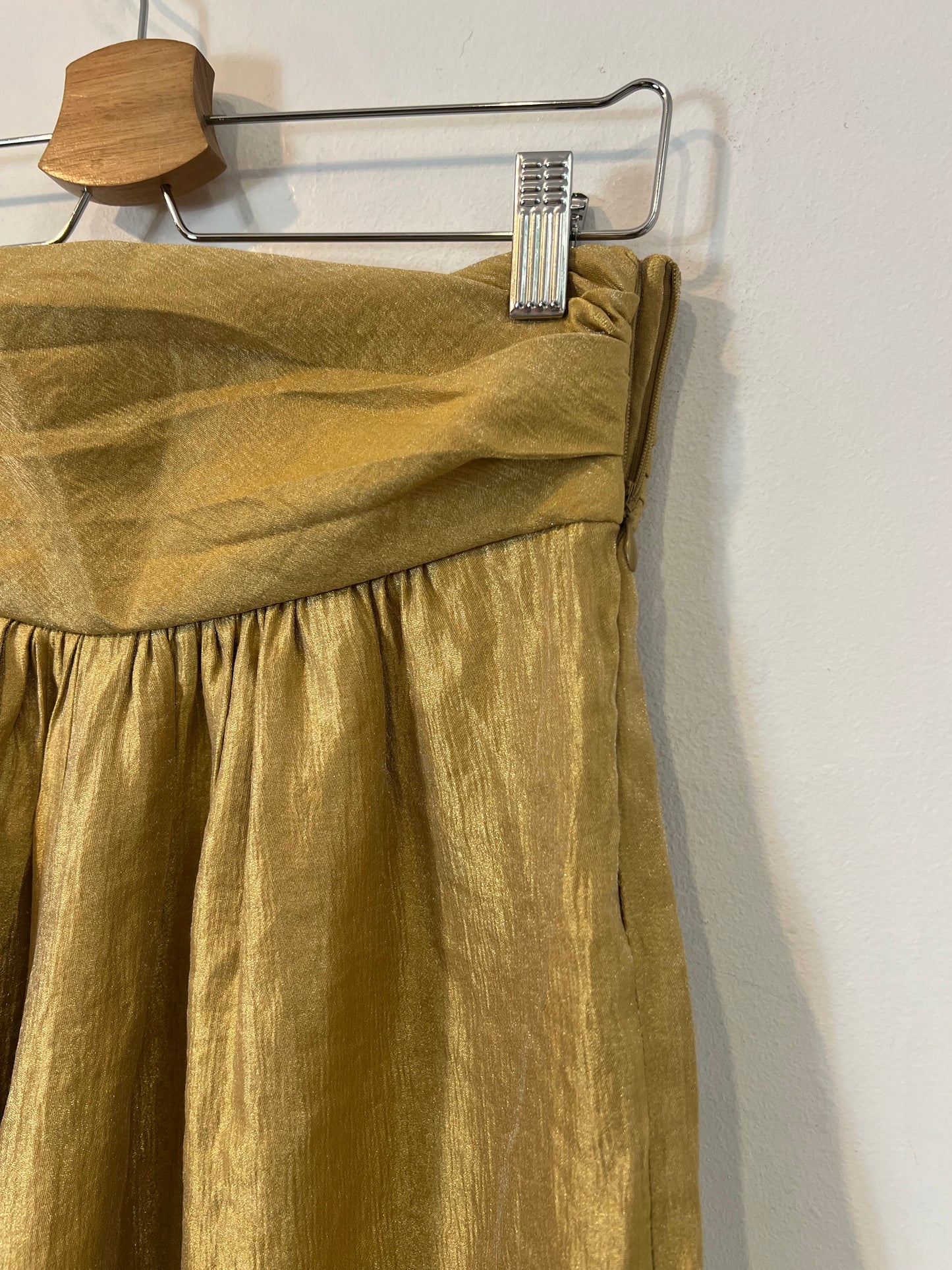 COOSY. Pantalón ancho dorado T.m (TARA)