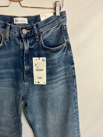 ZARA. Denim pata ancha recto. T 36