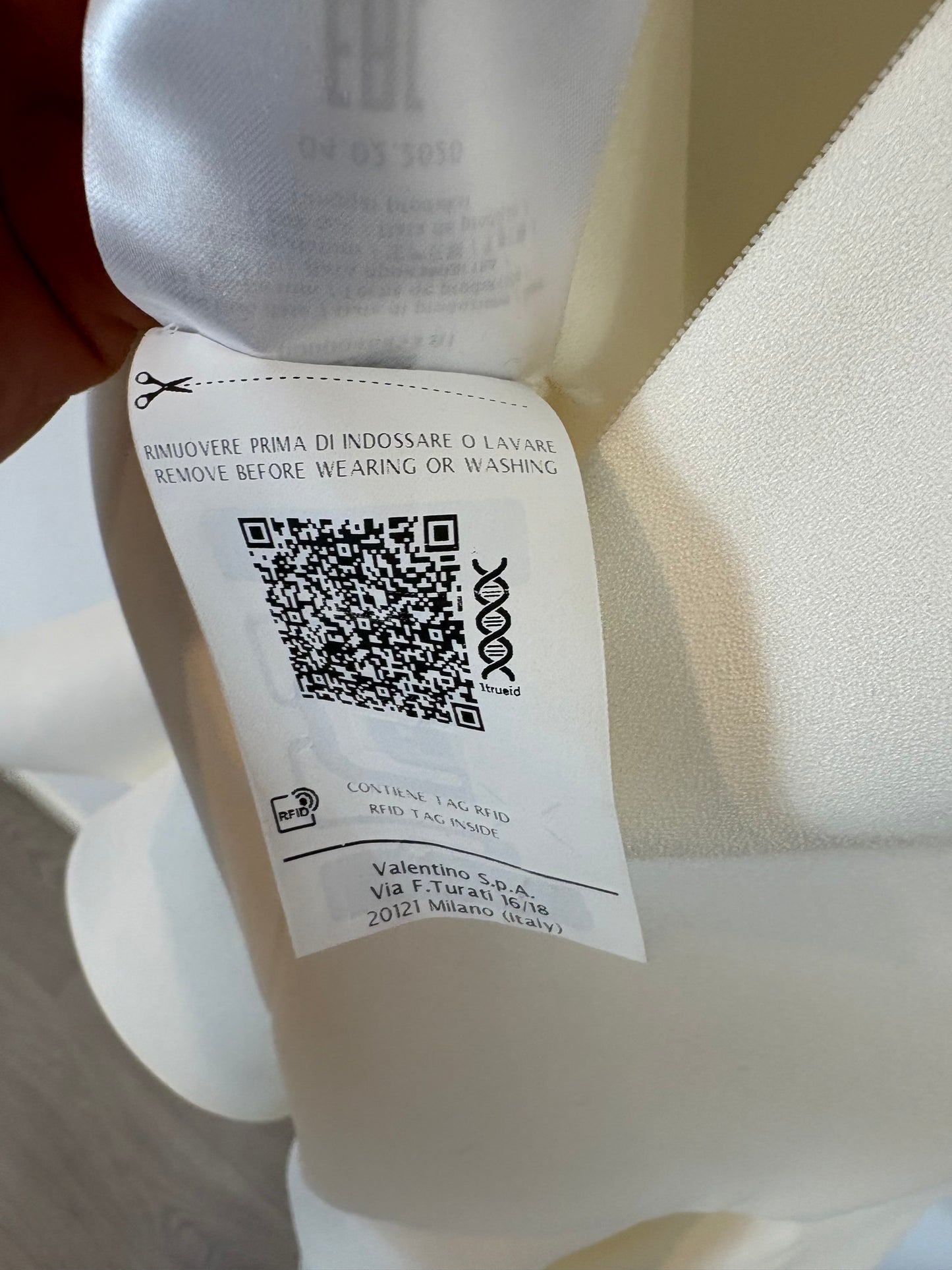 RED VALENTINO. Vestido corto volante. T 40 (S)