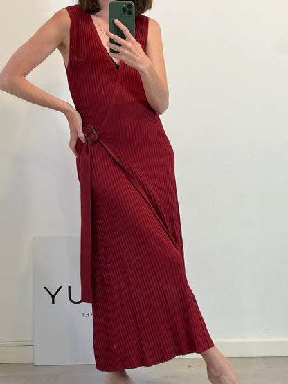 MASSIMO DUTTI. Vestido midi burdeo. T XS