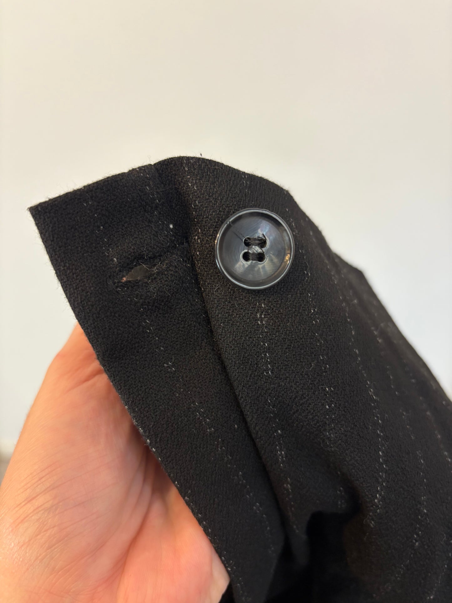 ZARA. Pantalón textura negro rayas