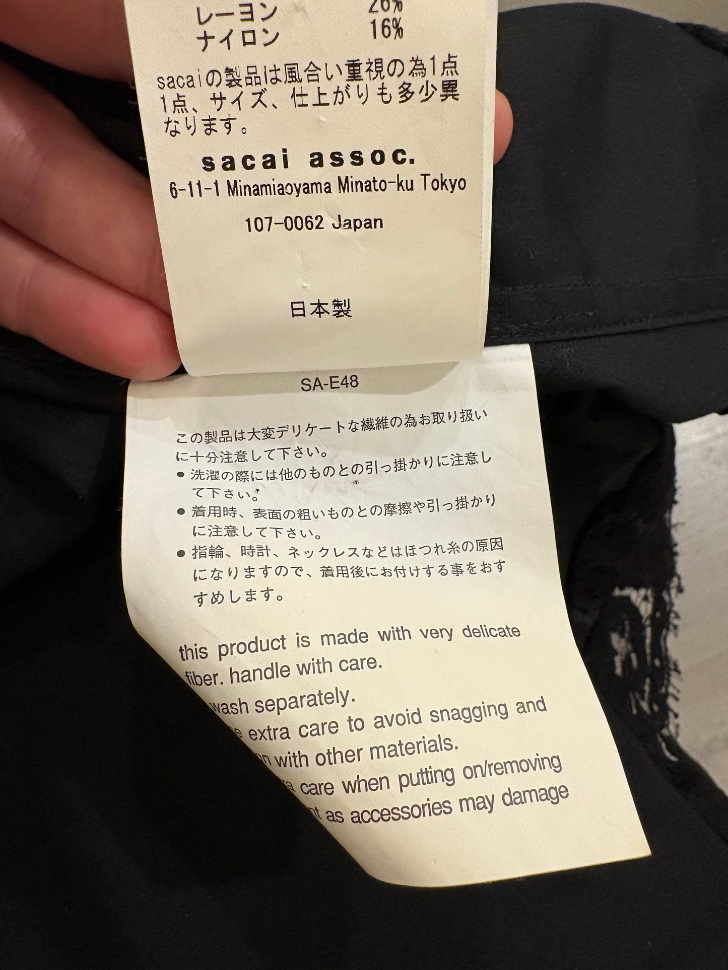 SACAI. Blusa negra detalle encajes. T 1 (S)