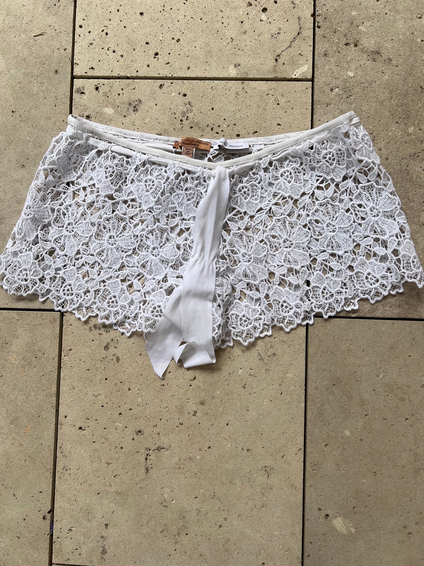 ERMANNO SCERVINO. White lace shorts Ts