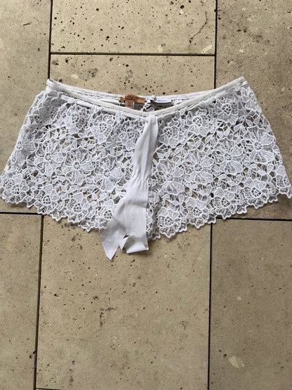 ERMANNO SCERVINO. White lace shorts Ts