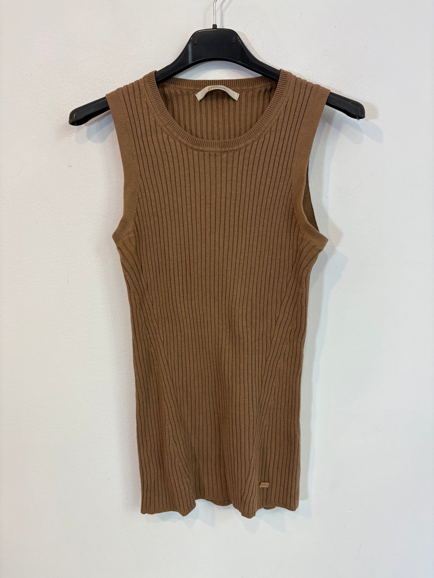 UTERQÜE. Top canalé marrón. T S