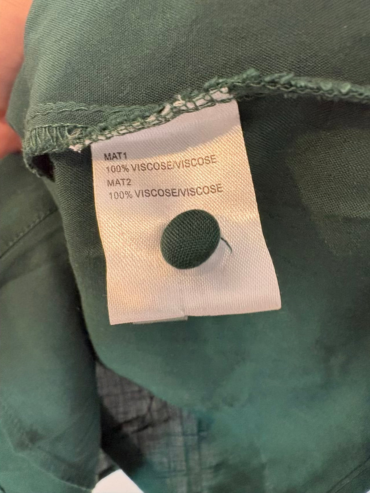 POLÍN ET MOI. Blusa verde fluida detalles