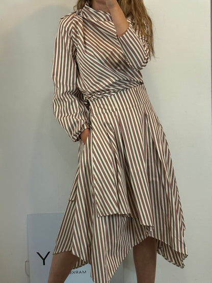 THE LABEL EDITION. Total look falda y blusa rayas asimetrias