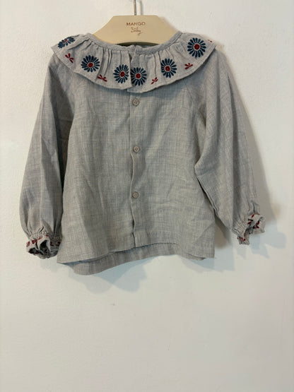 GOCCO. Blusa gris cuello bordado T. 18-24 meses