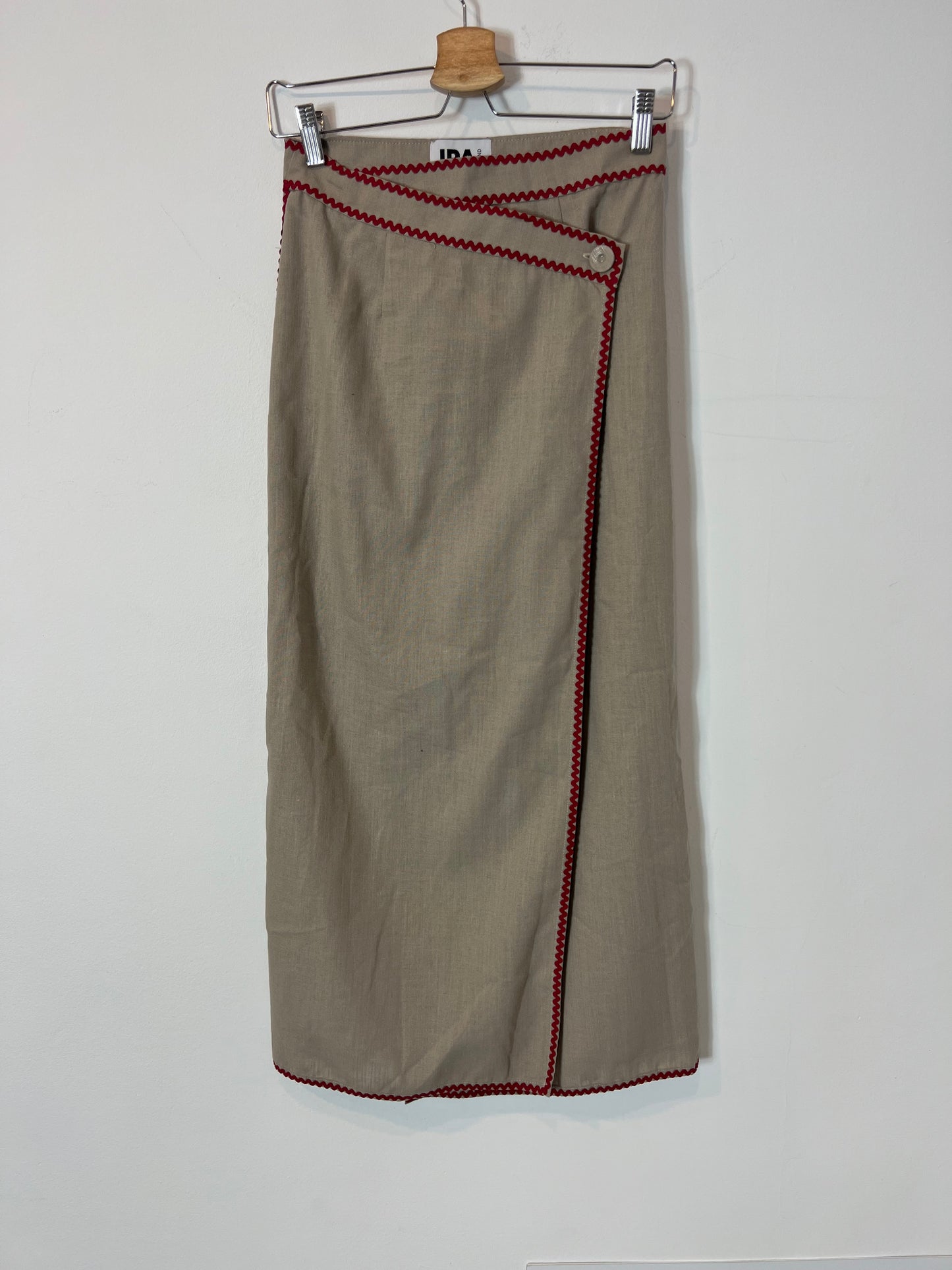 IPA BRAND. Falda beige ribetes T.xs