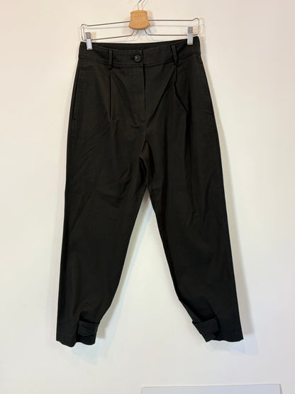 MASSIMO DUTTI. Pantalón chino gris oscuro. T 38