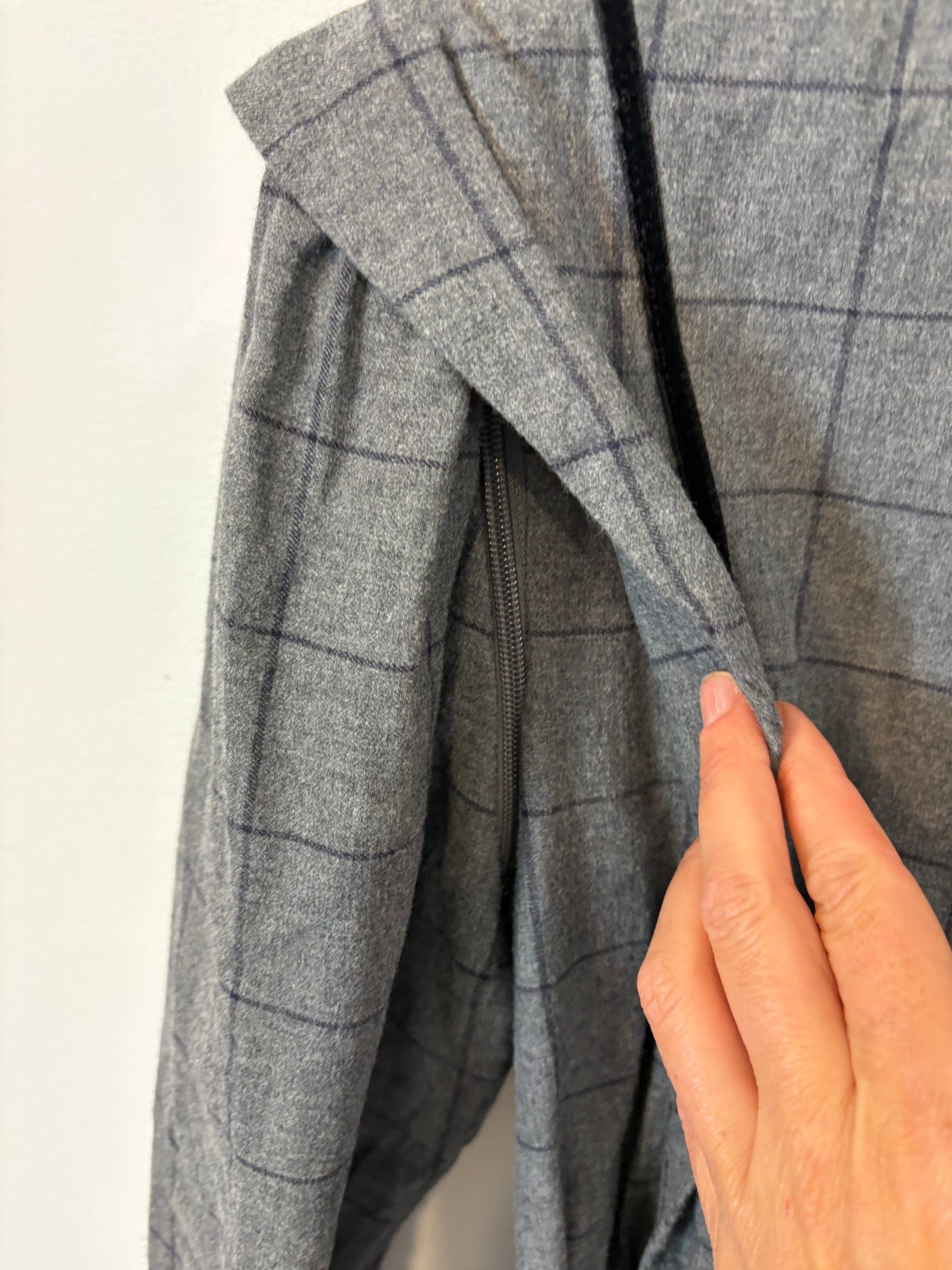 MARIETH. Grey velvet jumpsuit with removable sleeves.