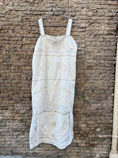 ZARA. Vestido largo bordados