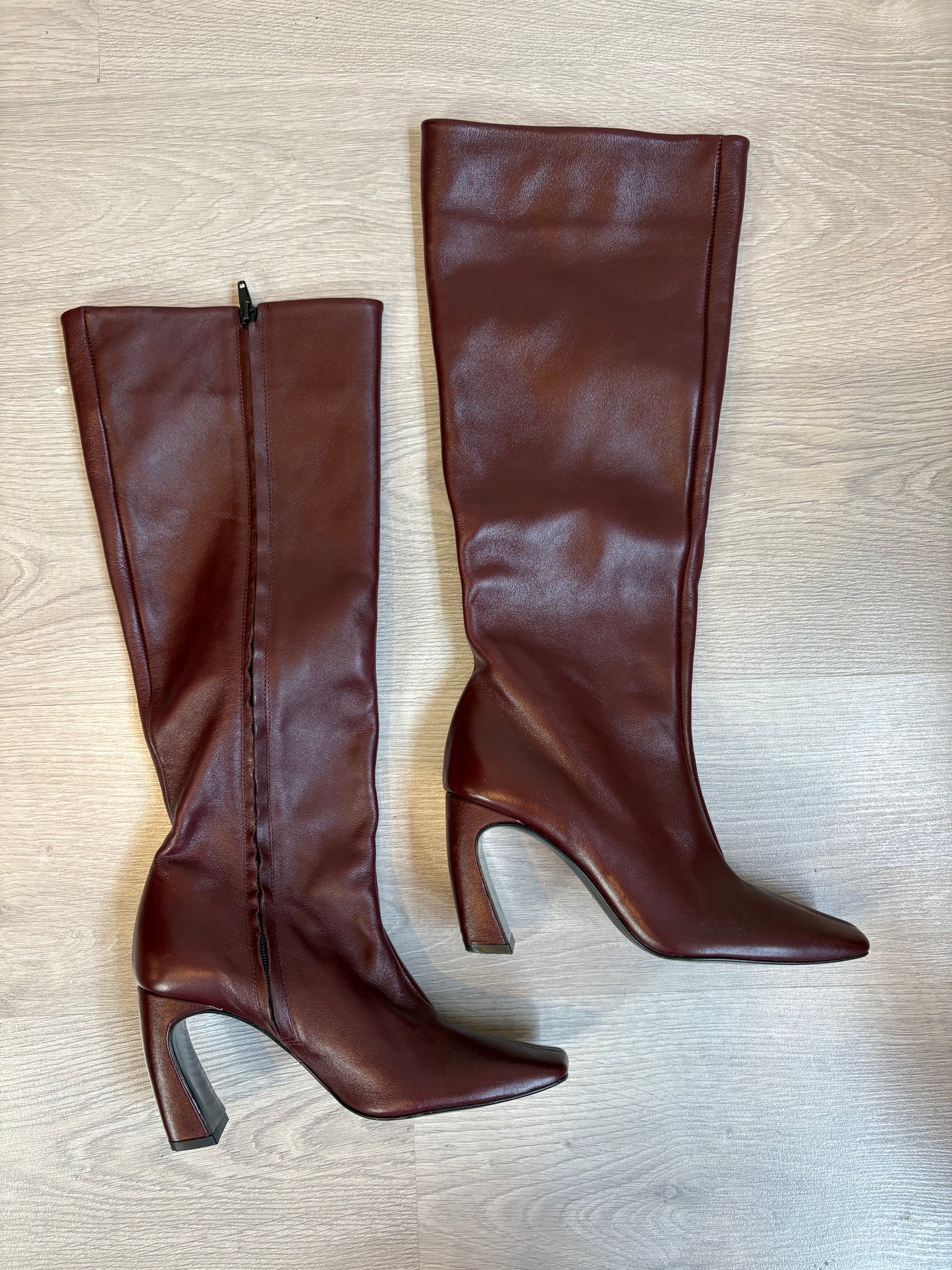 ZARA. Botas altas burdeos