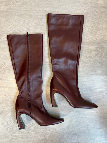 ZARA. Botas altas burdeos