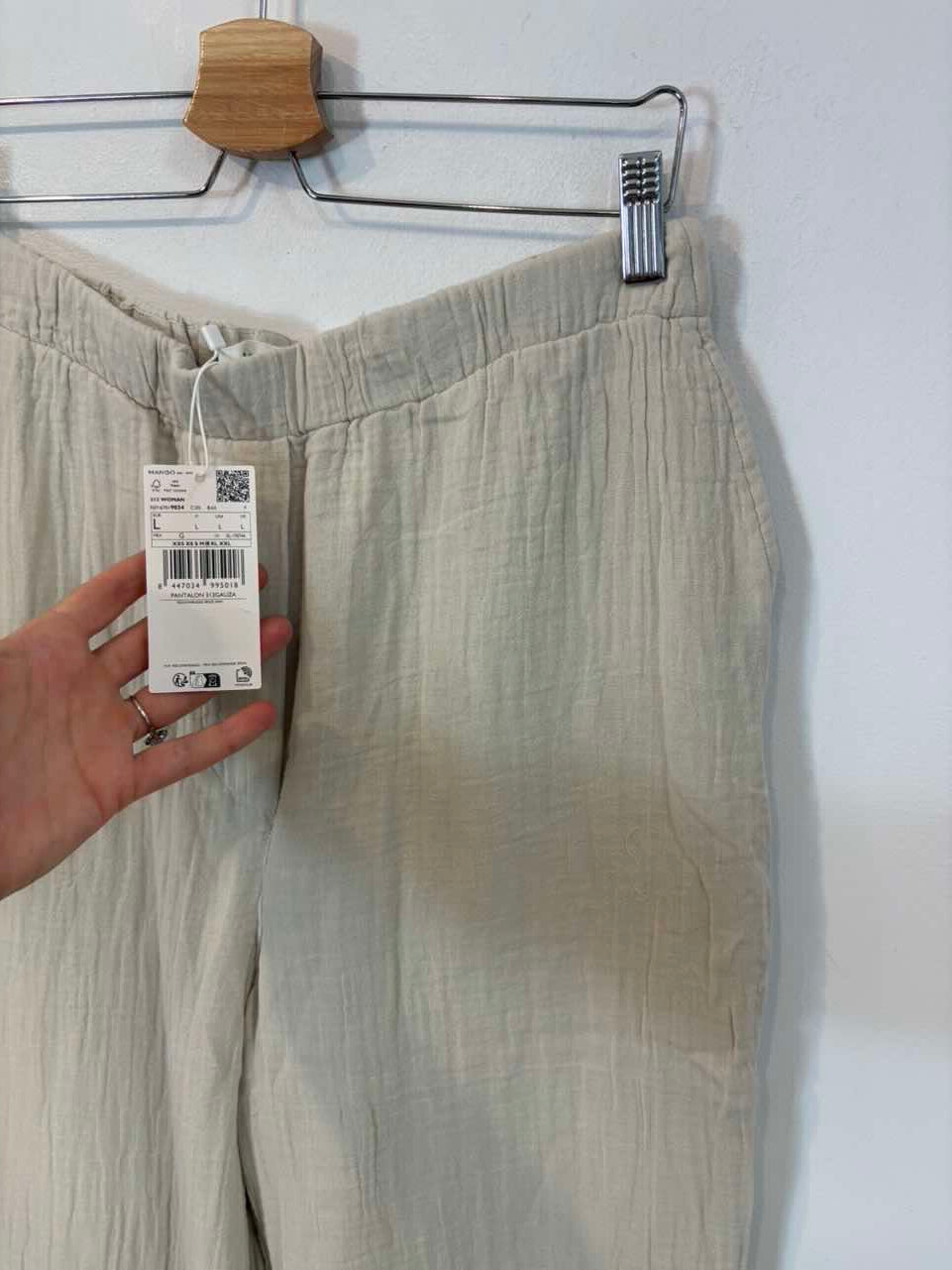 MANGO. Total look beige algodón