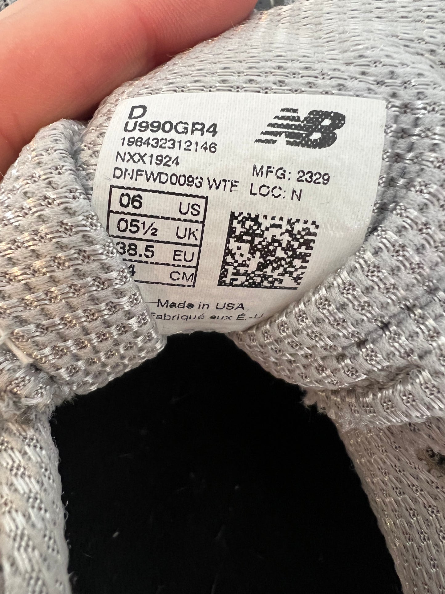 NEW BALANCE. Zapatillas grises texturas. T 38.5