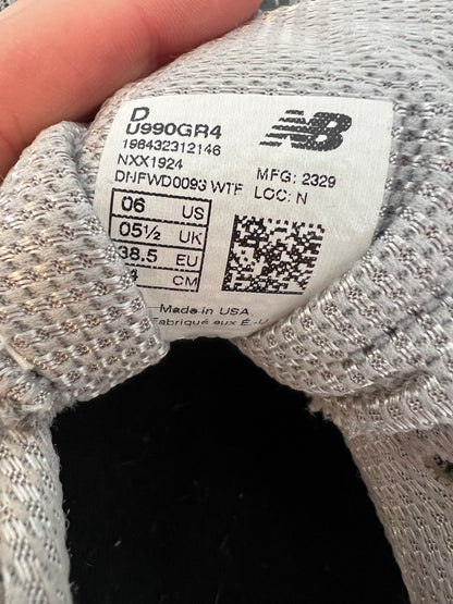 NEW BALANCE. Zapatillas grises texturas. T 38.5