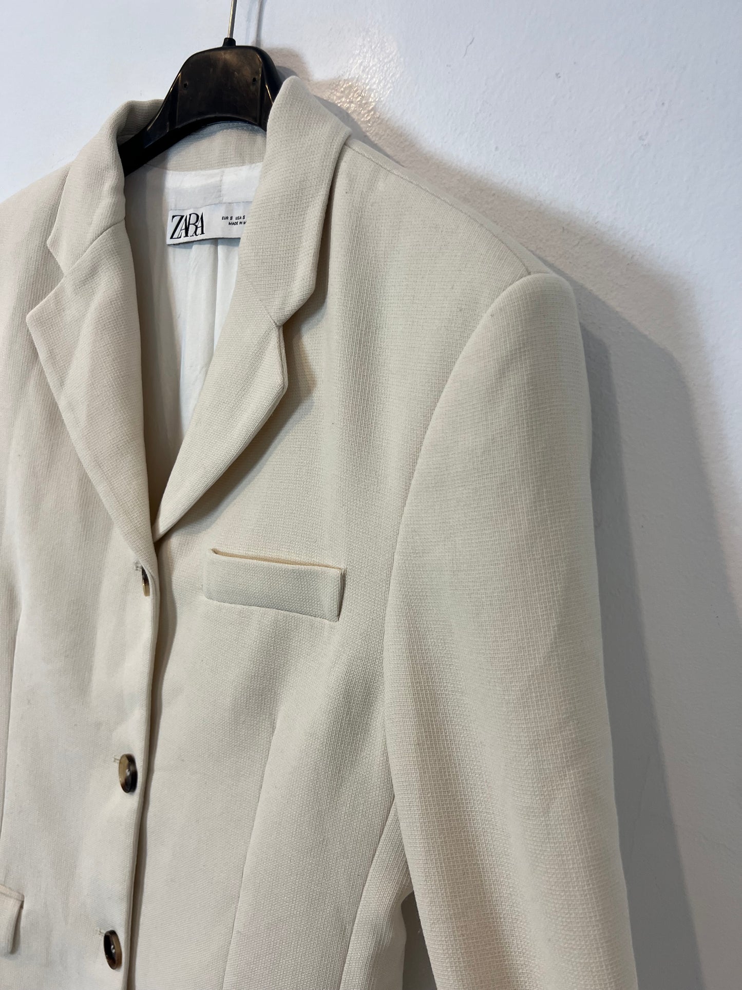 ZARA. Blazer beige fluida T.s